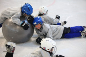 Eishockey Kindergarten in der Ossiachersee Halle Steindorf